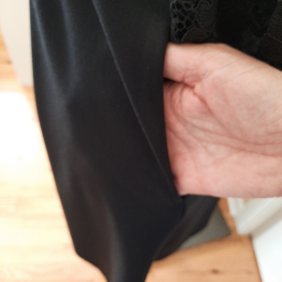 Lovely lace-topped dress - Picture 6 of 9